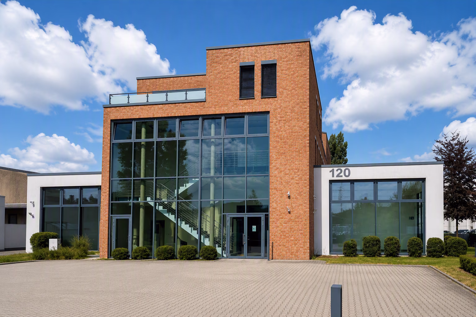 Außenansicht des COWORX Bürogebäudes an der Abtsbrede 120 in Paderborn